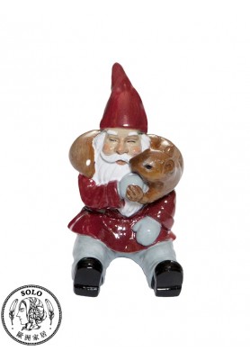 Santa with squirrel 1910, 8x6x10CM